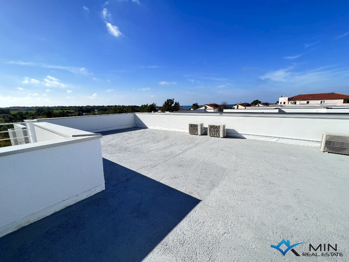 Casa con terrazza sul tetto vicino al mare - Cittanova