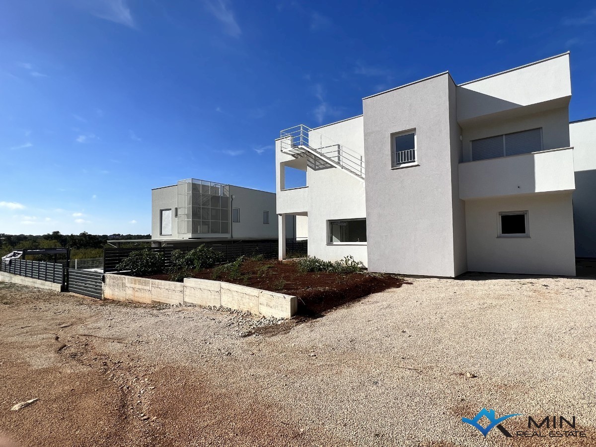 Casa con terrazza sul tetto vicino al mare - Cittanova