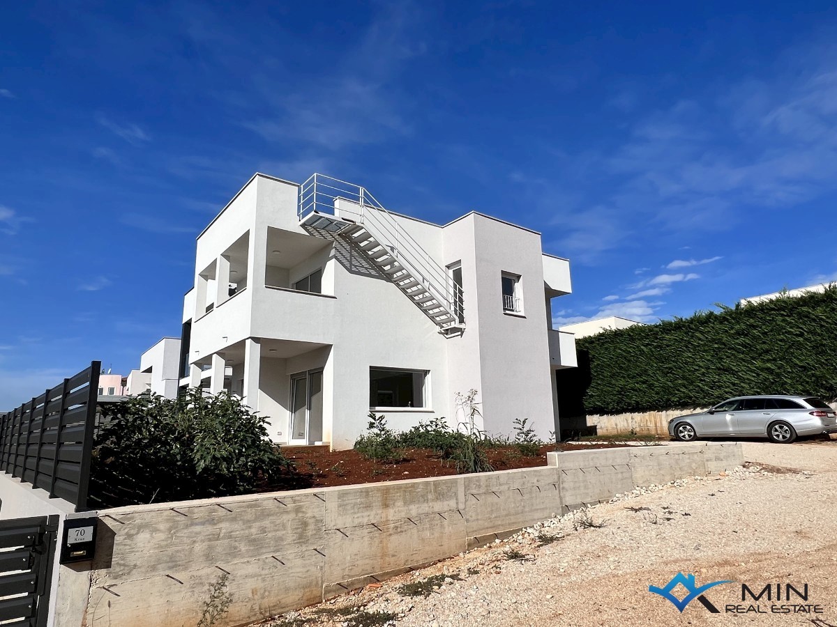 Casa con terrazza sul tetto vicino al mare - Cittanova