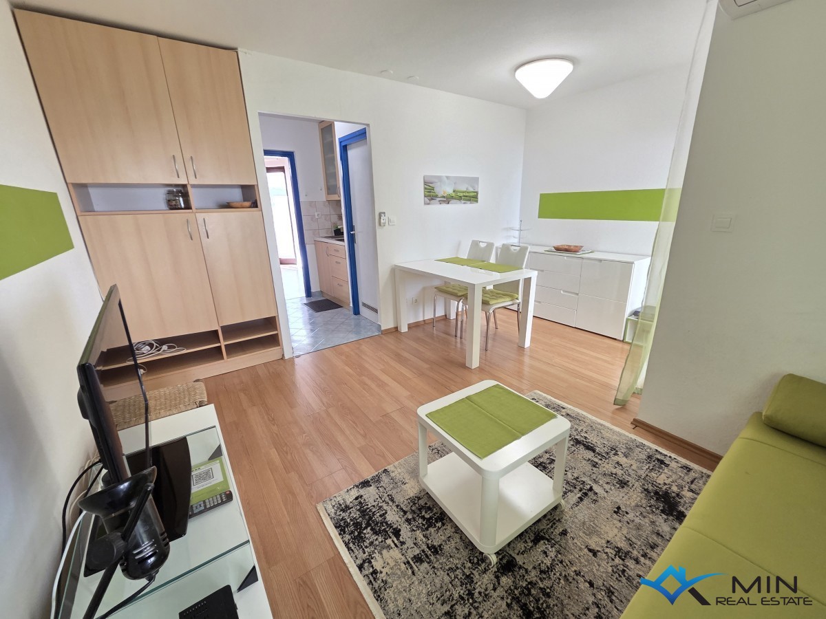 Appartamento con 2 terrazze e vista mare a Novigrad