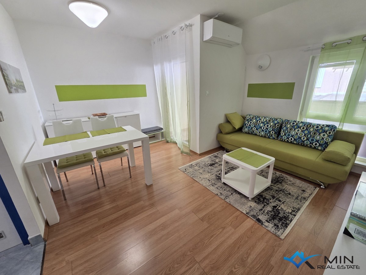 Appartamento con 2 terrazze e vista mare a Novigrad
