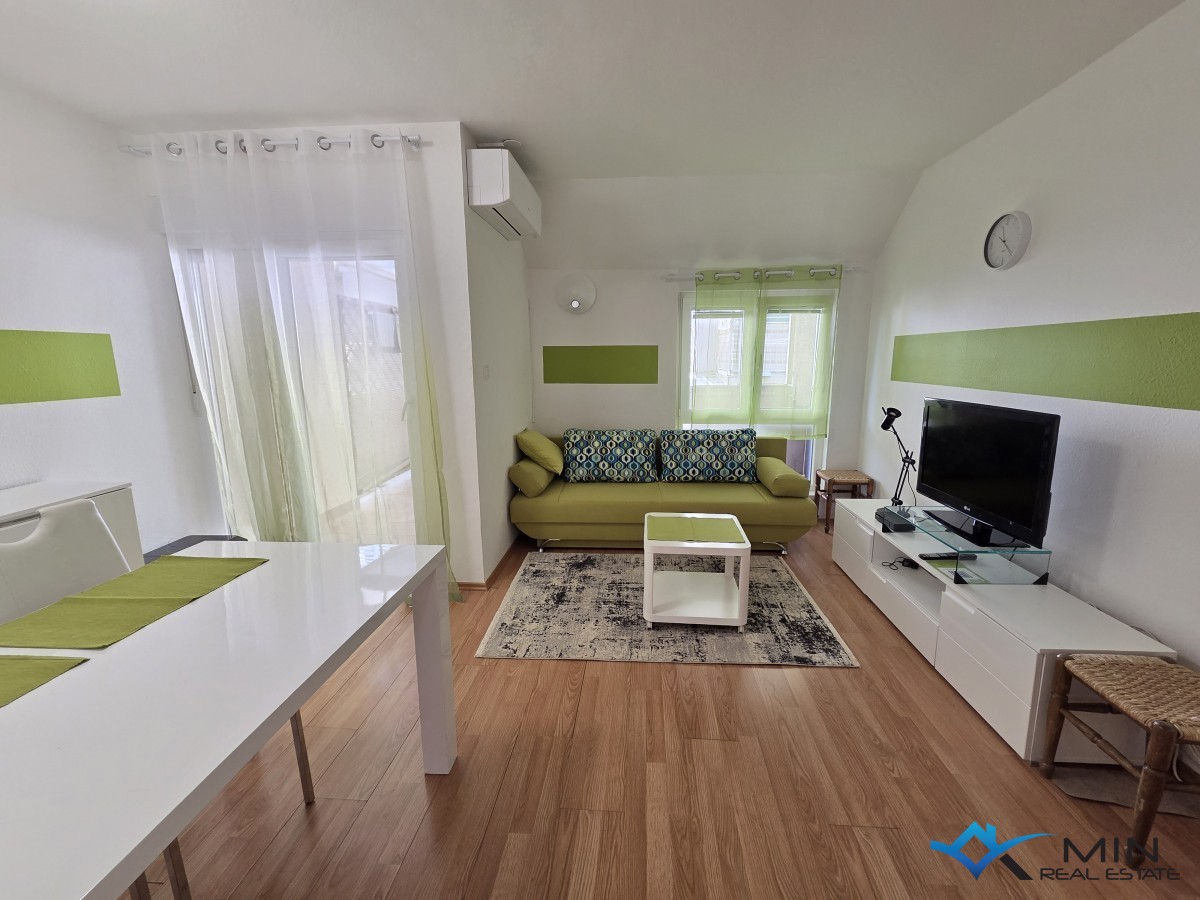 Appartamento con 2 terrazze e vista mare a Novigrad