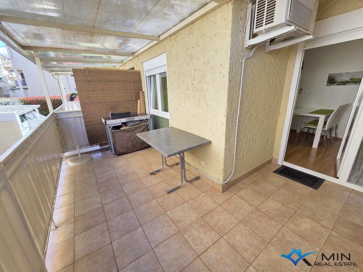 Appartamento con 2 terrazze e vista mare a Novigrad