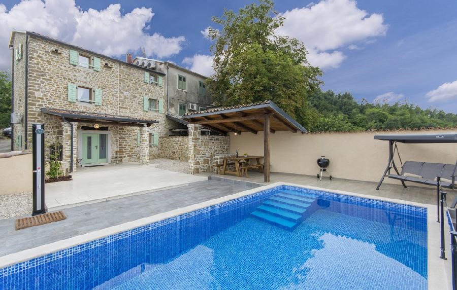 Casa in pietra ristrutturata con piscina - Montona