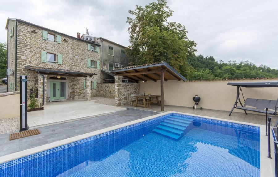 Casa in pietra ristrutturata con piscina - Montona