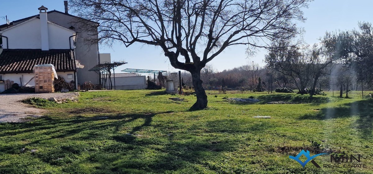 Una casa con un grande giardino nelle vicinanze di Umago  - Umago