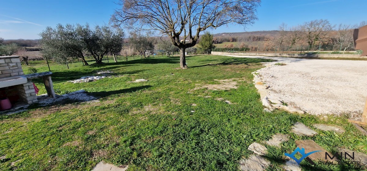 Una casa con un grande giardino nelle vicinanze di Umago  - Umago