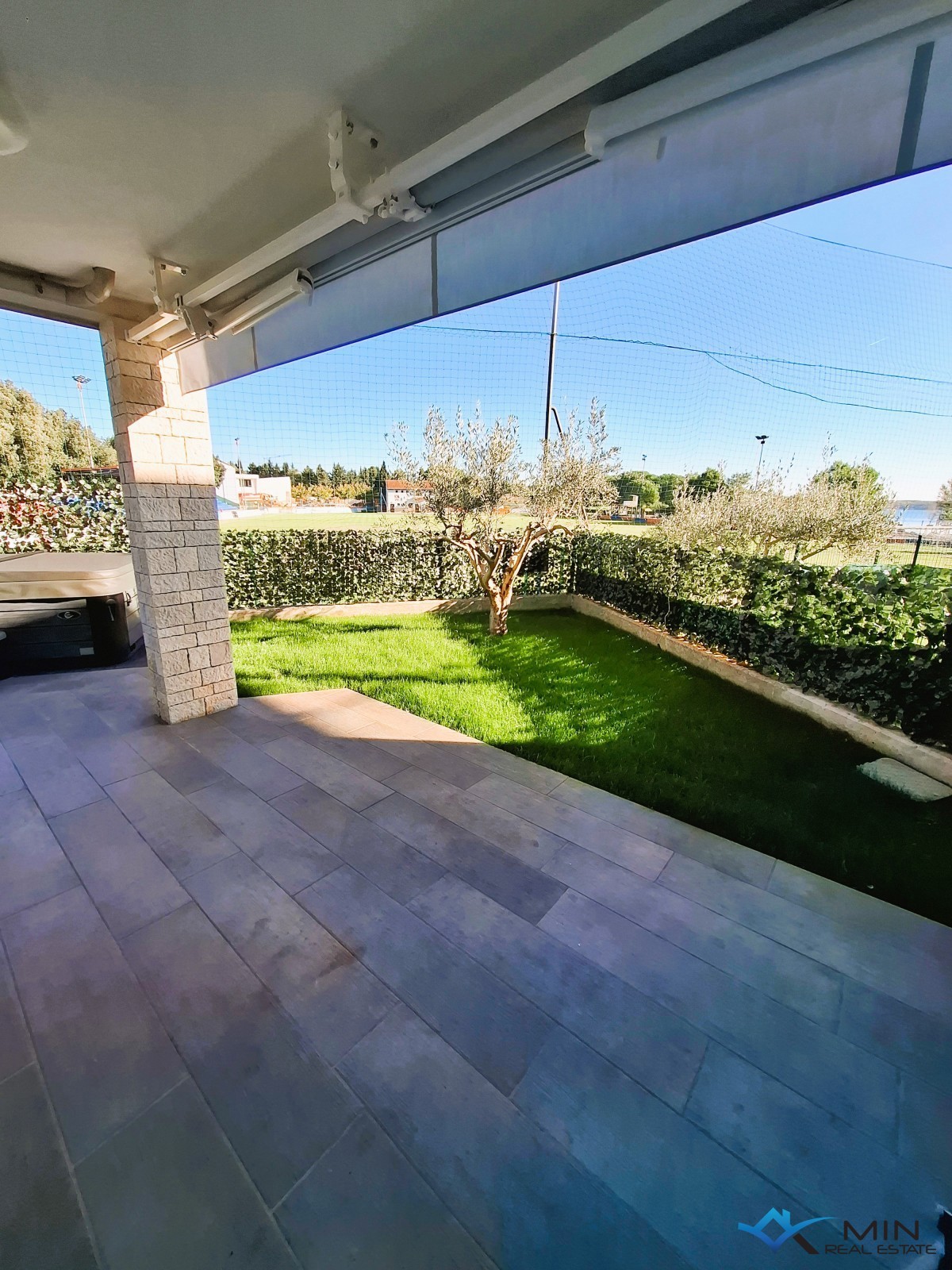 Appartamento con giardino, prima fila al mare a Cittanova