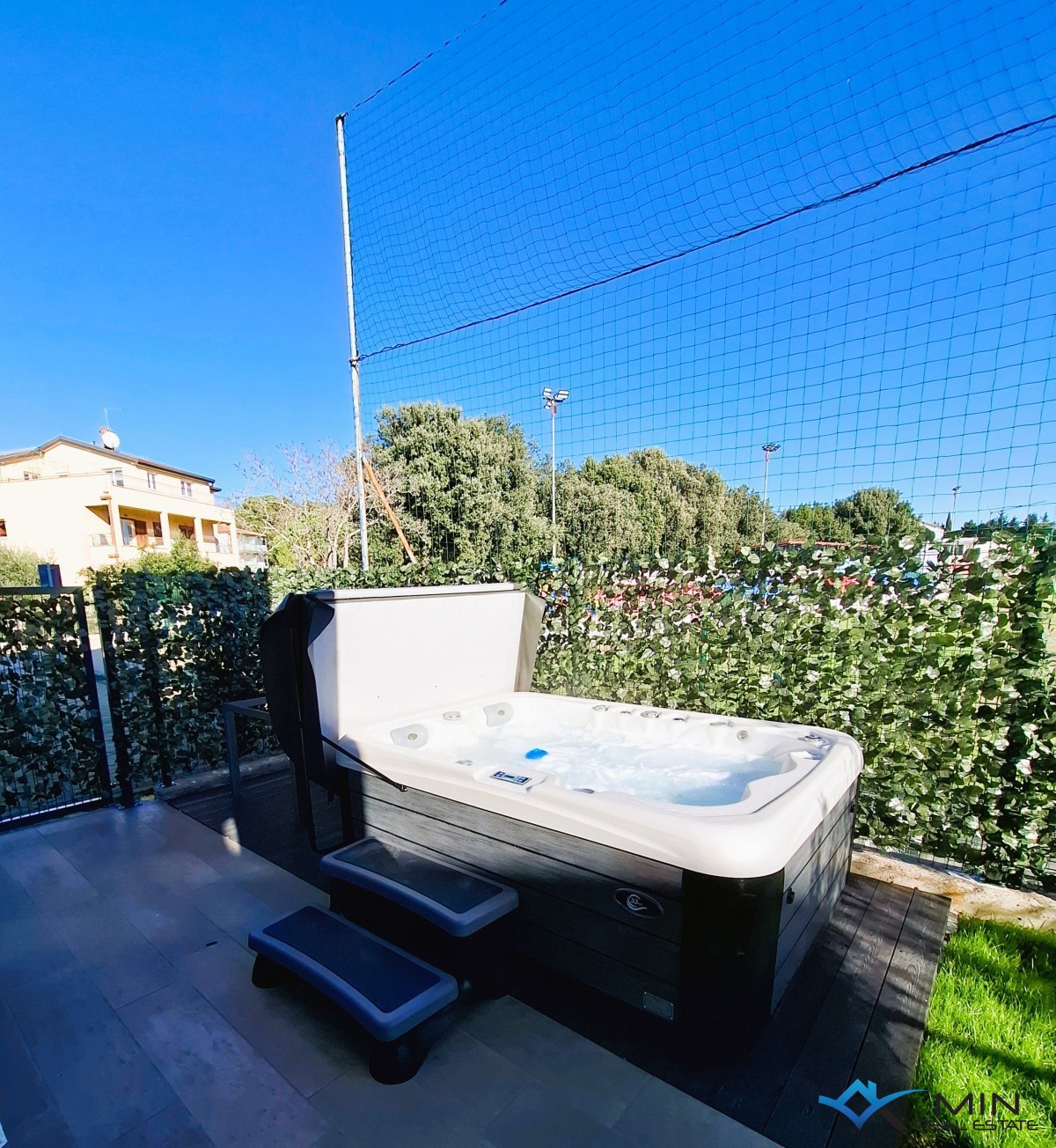 Appartamento con giardino, prima fila al mare a Cittanova