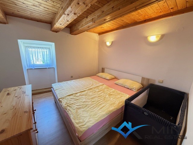 Casa a schiera in pietra con 2 appartamenti a Verteneglio