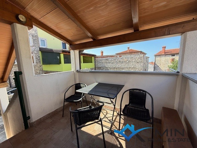 Casa a schiera in pietra con 2 appartamenti a Verteneglio