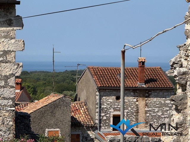 Casa a schiera in pietra con 2 appartamenti a Verteneglio
