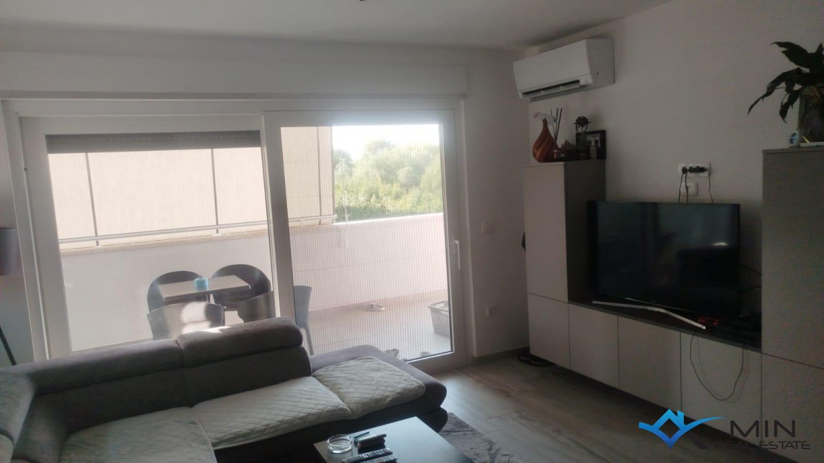 Confortevole appartamento con 3 camere da letto a Novigrad