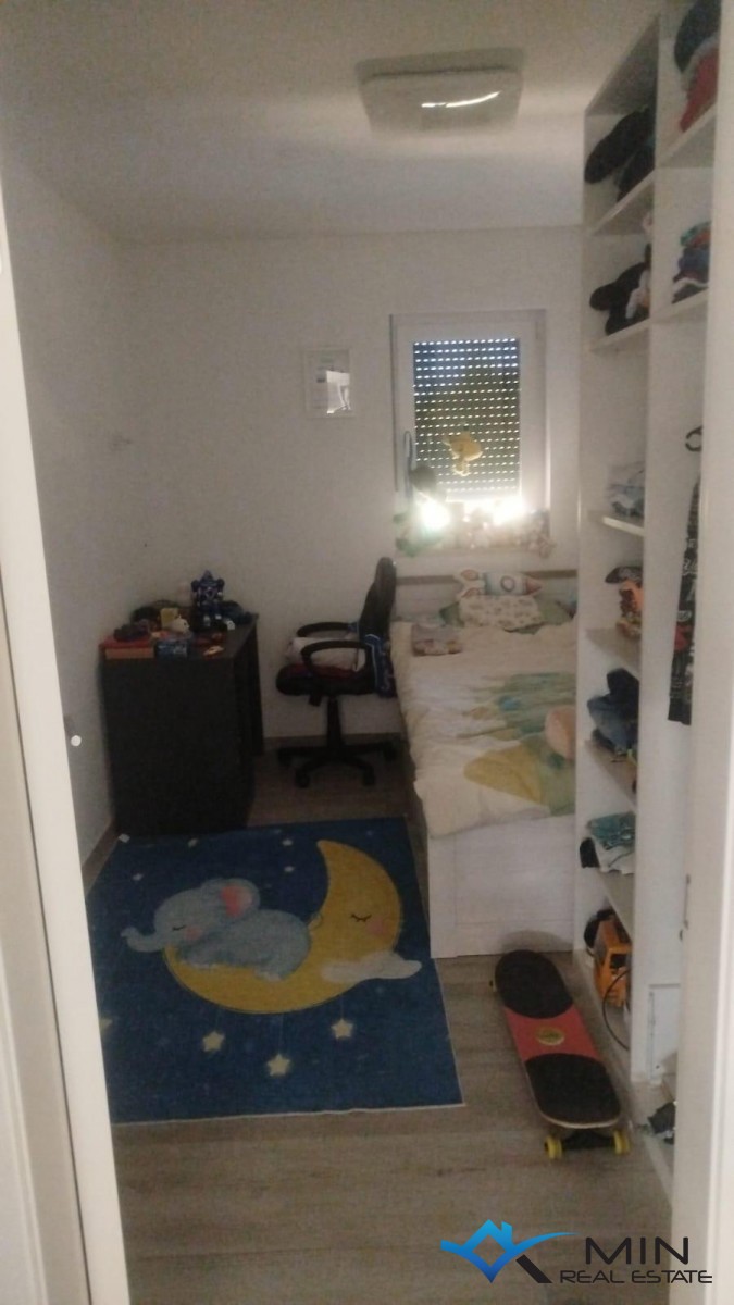 Confortevole appartamento con 3 camere da letto a Novigrad