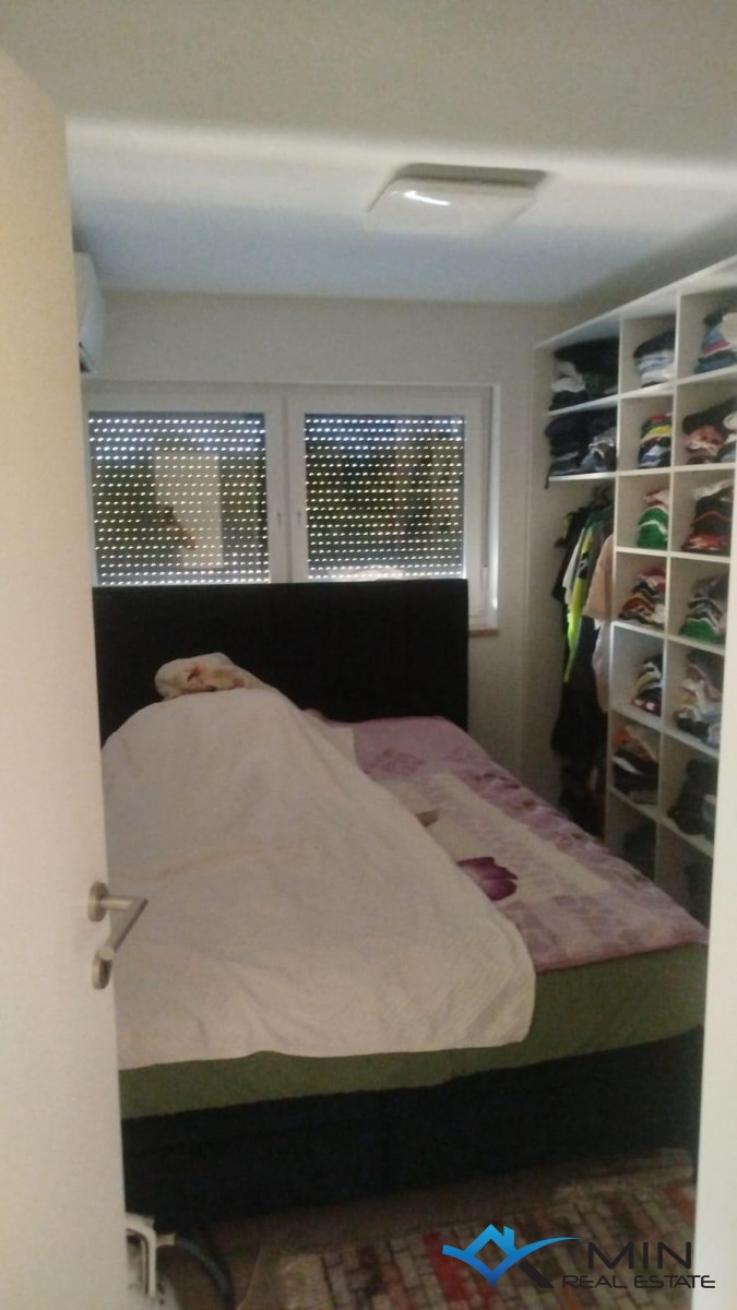 Confortevole appartamento con 3 camere da letto a Novigrad