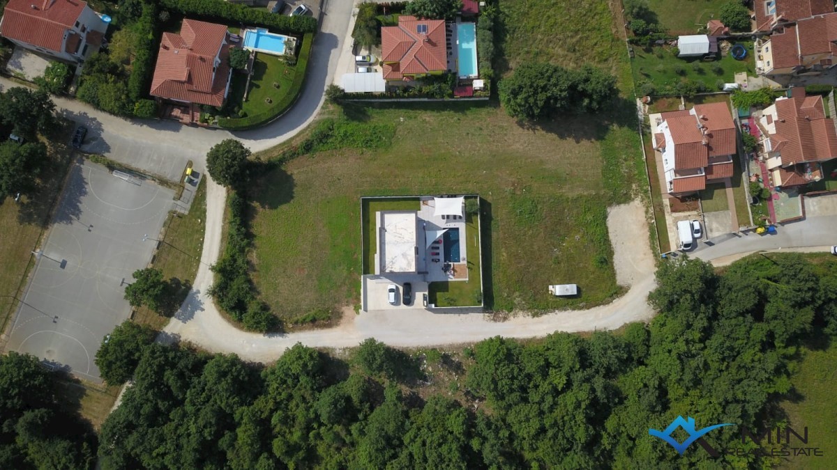 Bella villa con piscina e jacuzzi a Parenzo