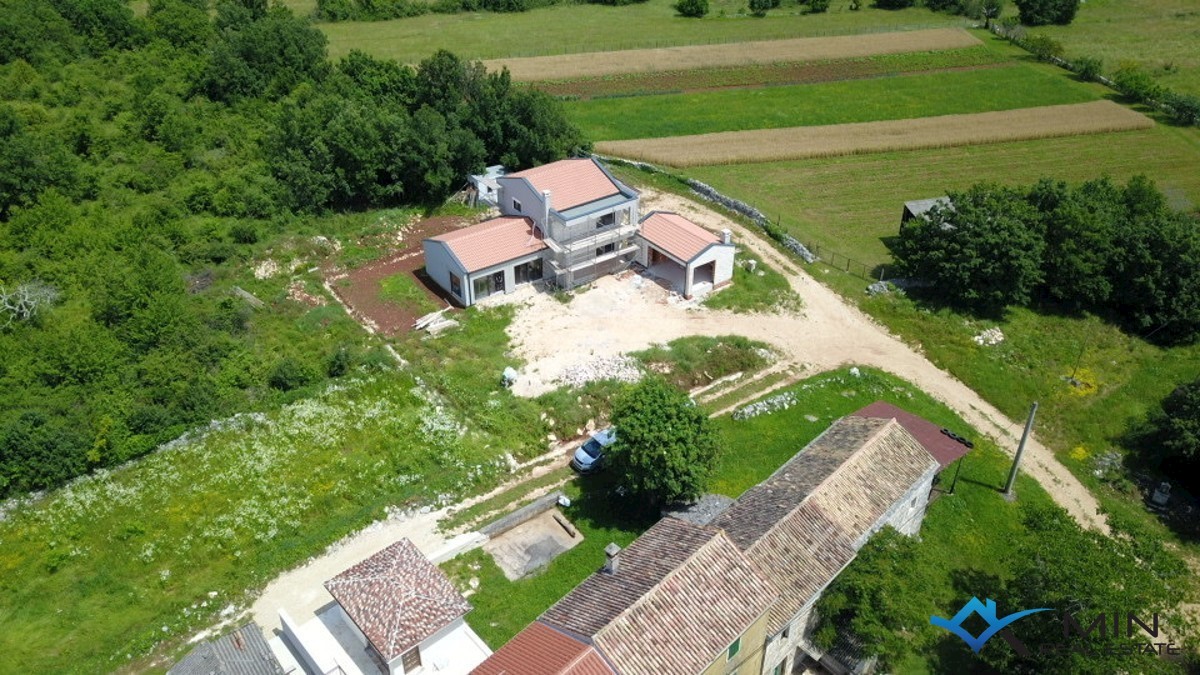 Una casa con piscina vicino a Grisignana