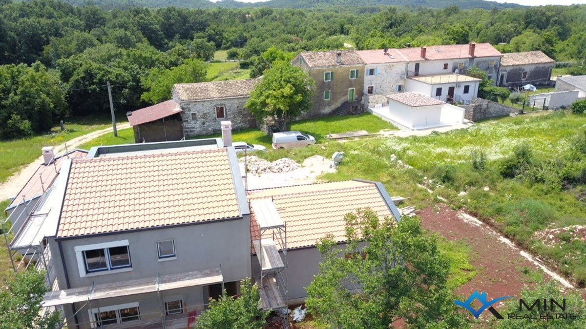 Una casa con piscina vicino a Grisignana