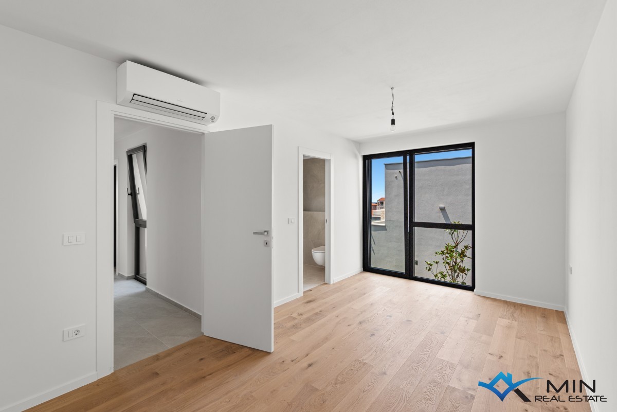 Lussuoso appartamento con vista sul mare - Novigrad   ( aA3 )