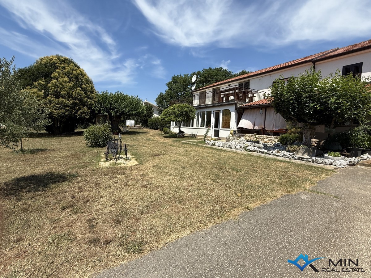 Casa in pietra con ampio giardino - Cittanova
