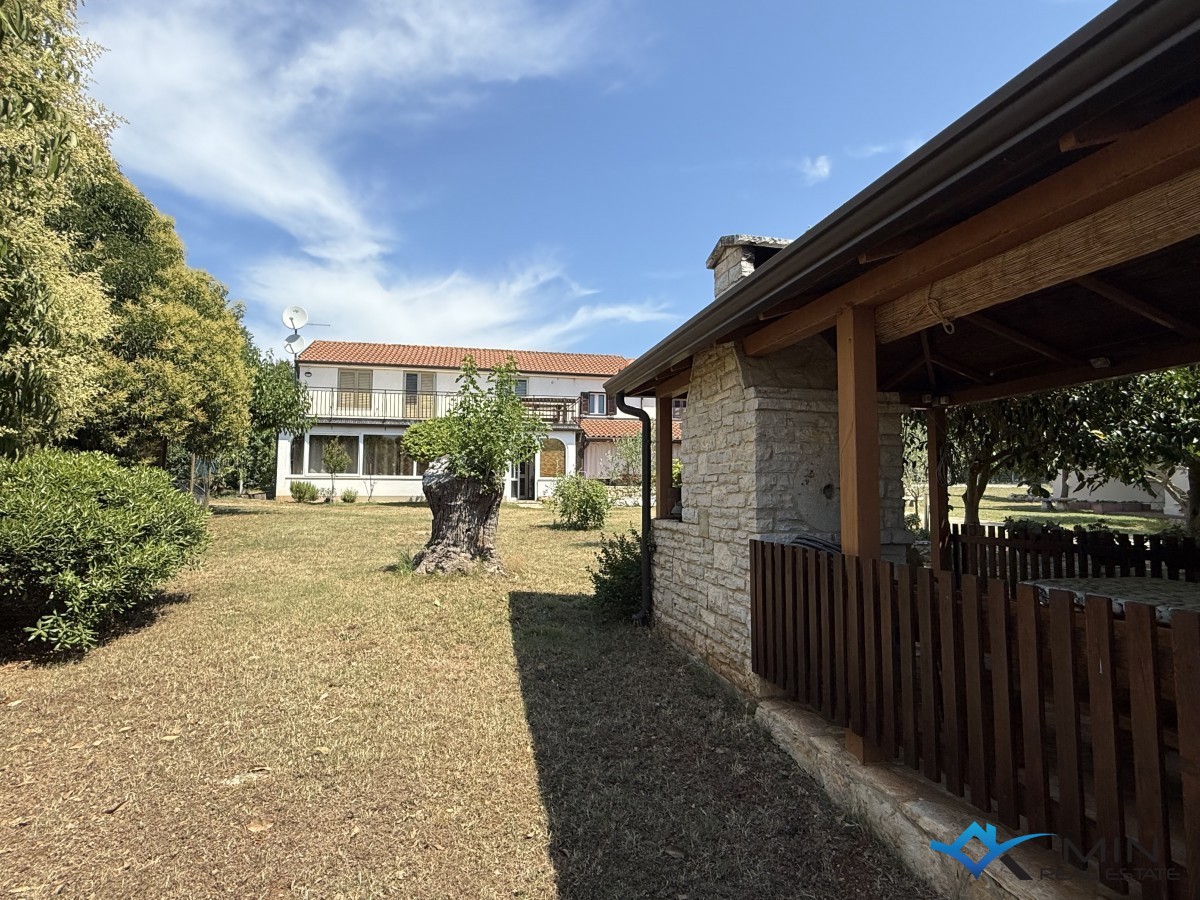 Casa in pietra con ampio giardino - Cittanova