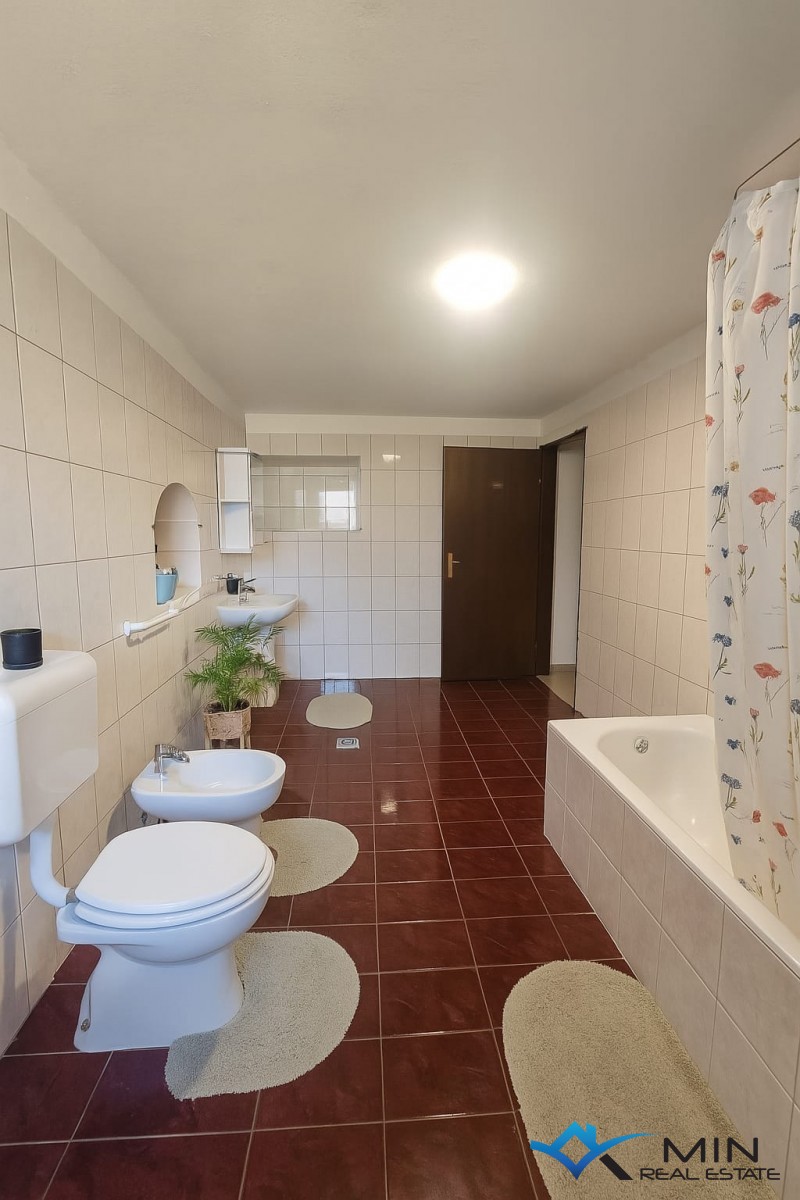 Casa in pietra con ampio giardino - Cittanova