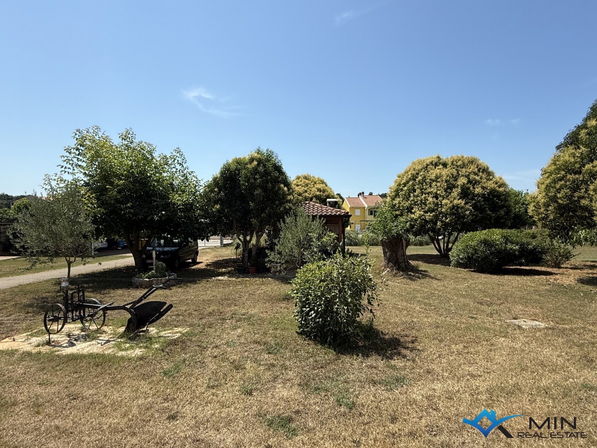 Casa in pietra con ampio giardino - Cittanova