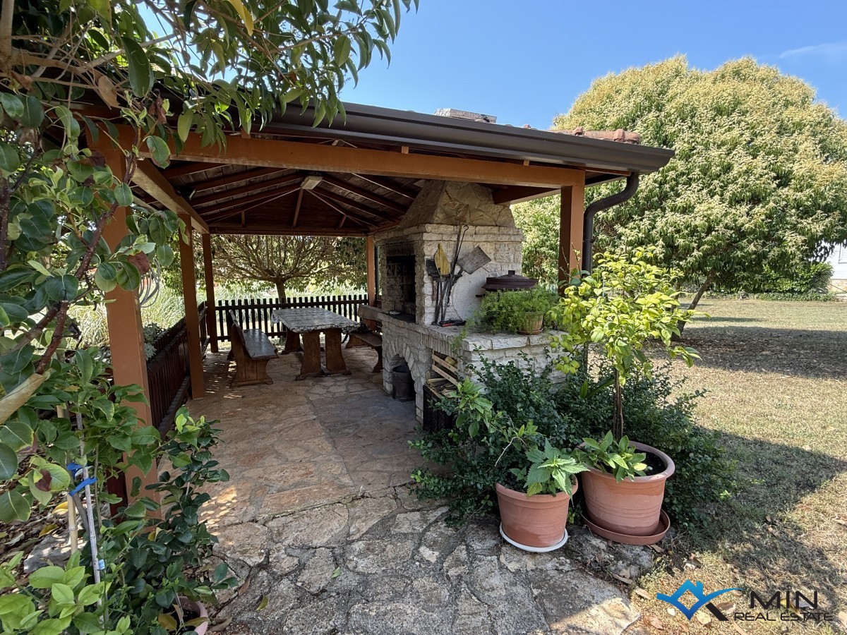 Casa in pietra con ampio giardino - Cittanova