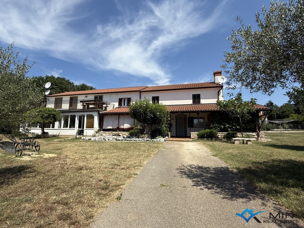 Casa in pietra con ampio giardino - Cittanova