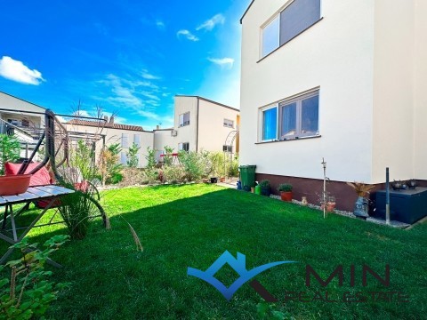 Moderno appartamento con giardino a Tar