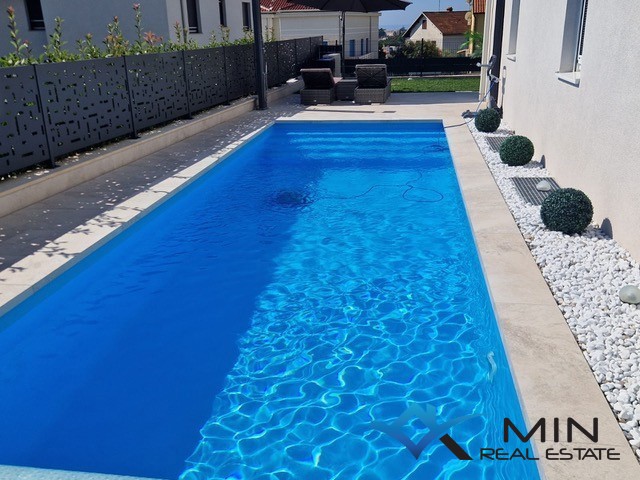 Grazioso appartamento con piscina riscaldata a Cittanova