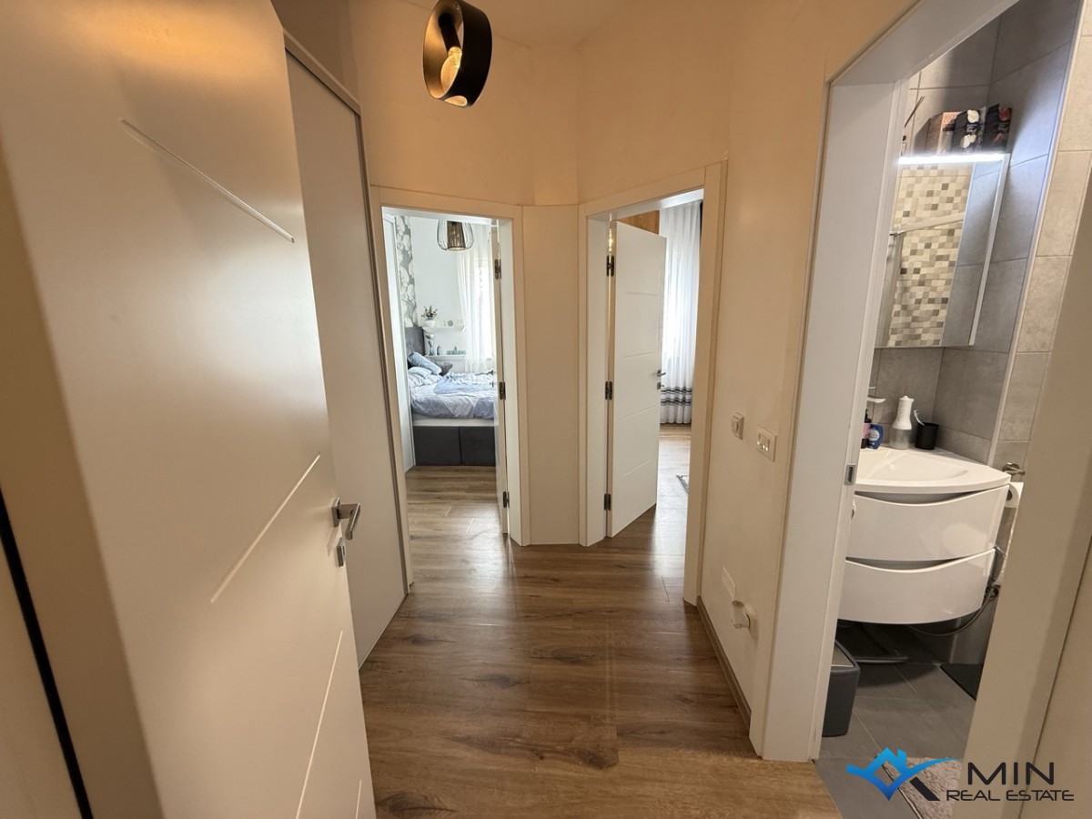 Appartamento con ampio giardino e jacuzzi a Novigrad