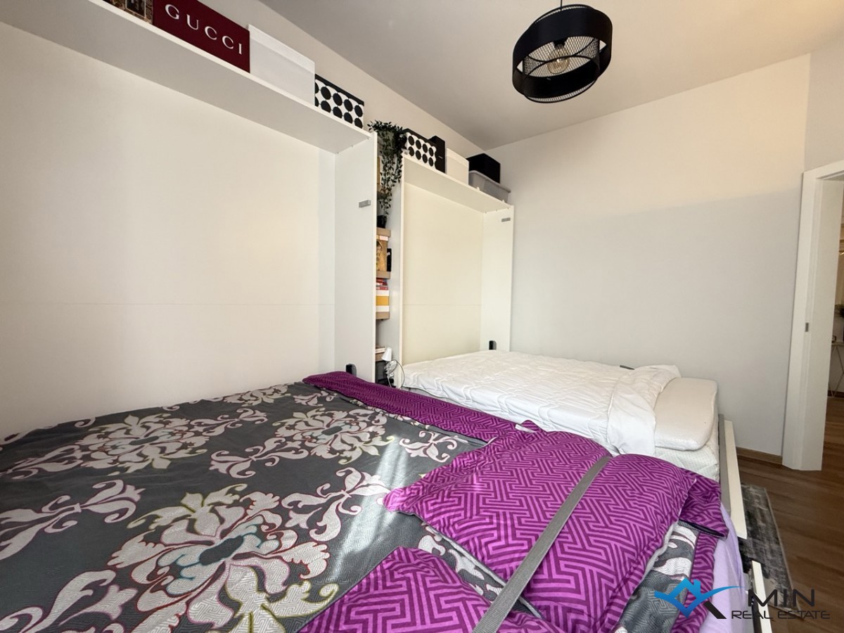 Appartamento con ampio giardino e jacuzzi a Novigrad