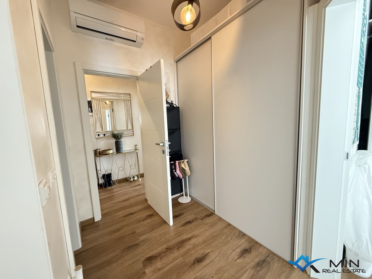 Appartamento con ampio giardino e jacuzzi a Novigrad