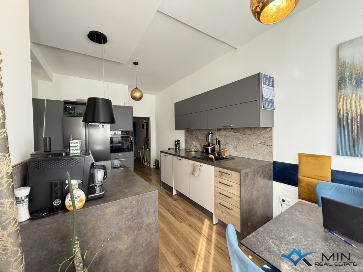 Appartamento con ampio giardino e jacuzzi a Novigrad