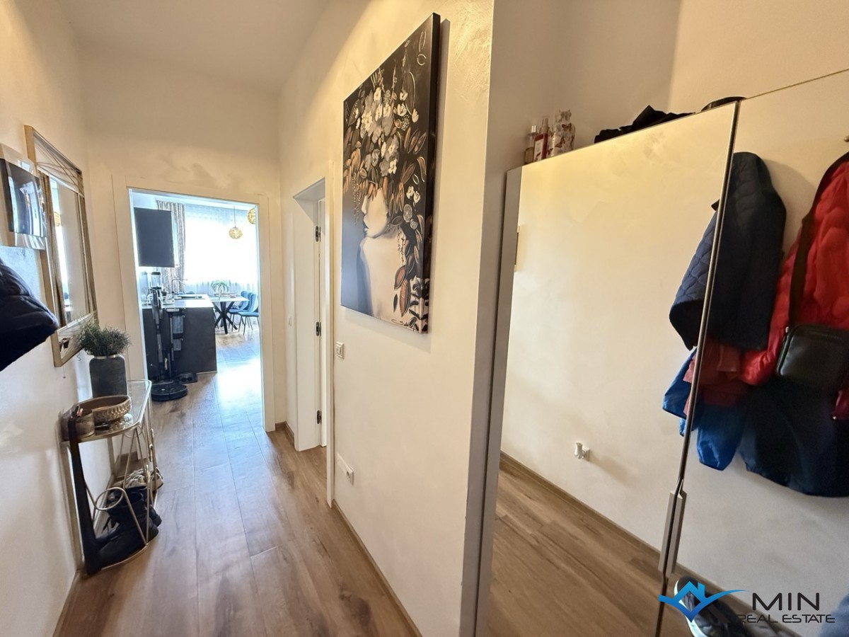 Appartamento con ampio giardino e jacuzzi a Novigrad