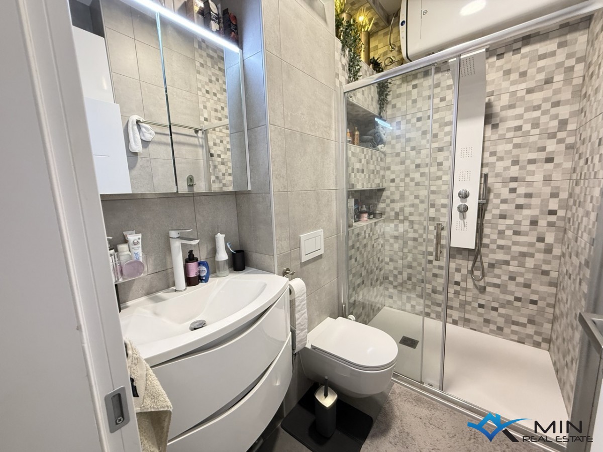 Appartamento con ampio giardino e jacuzzi a Novigrad