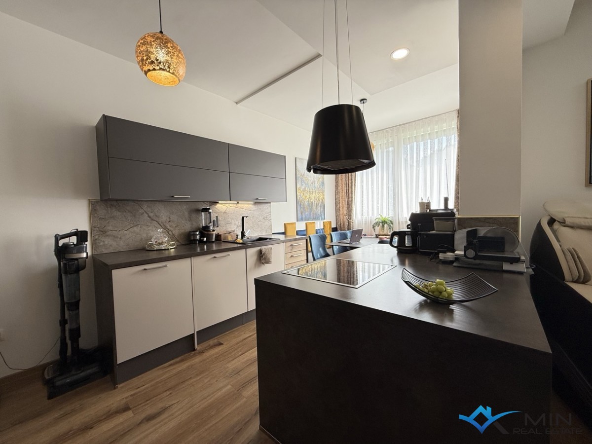 Appartamento con ampio giardino e jacuzzi a Novigrad