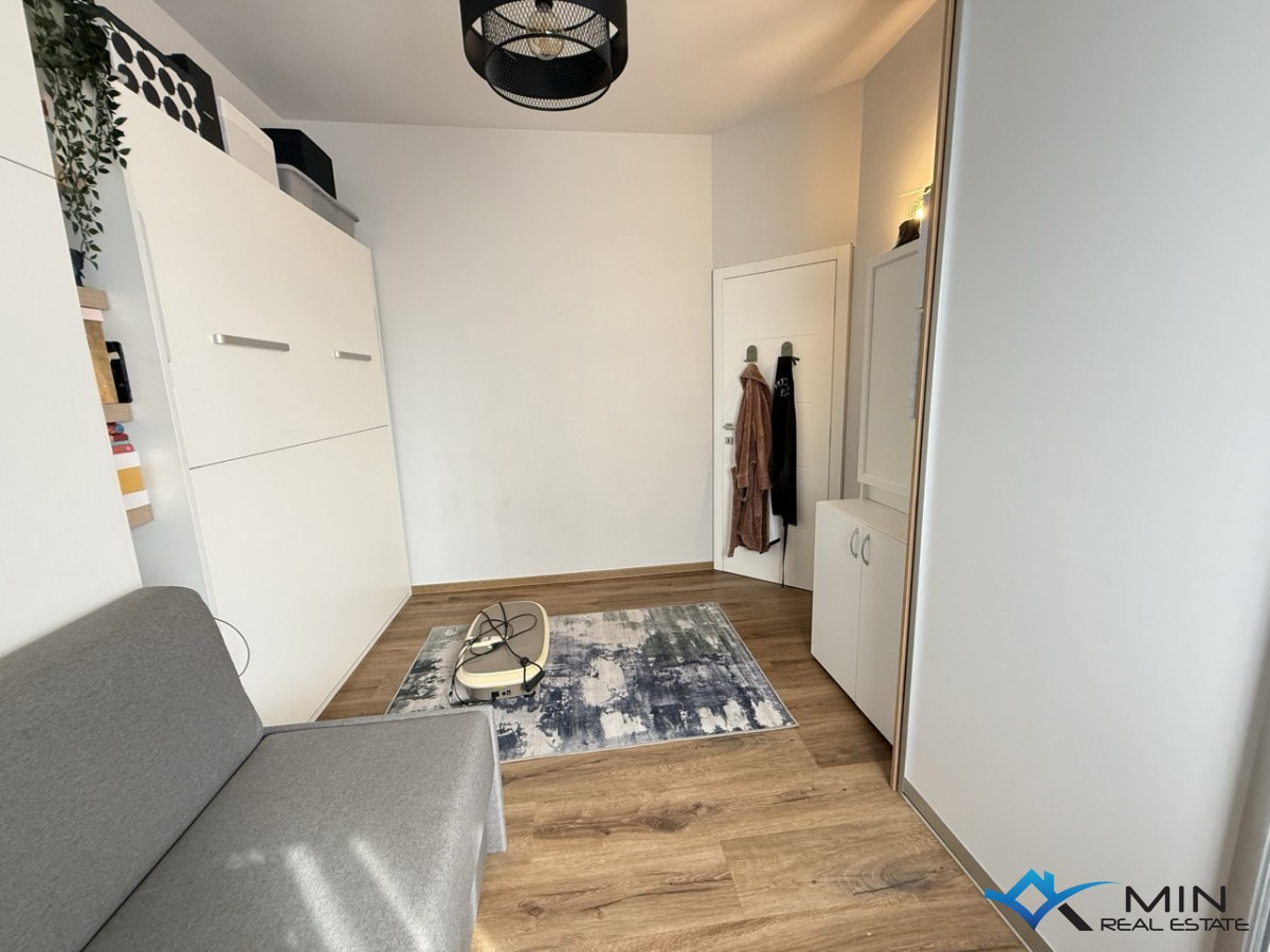 Appartamento con ampio giardino e jacuzzi a Novigrad