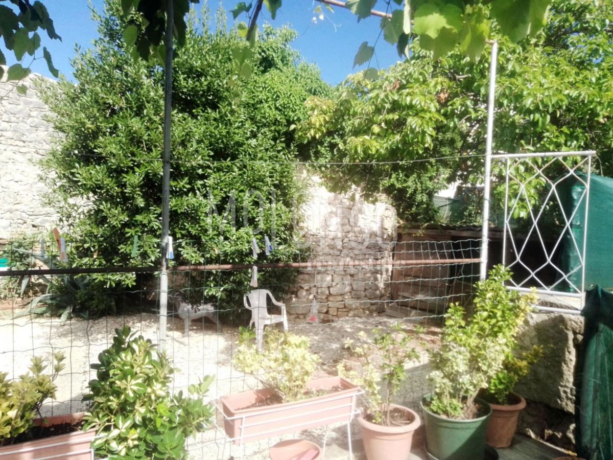 ISTRIA, VERTENEGLIO – La tua fuga istriana: giardino, terrazza e a soli 6 km dal mare