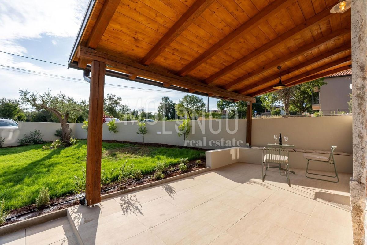 ISTRIA, zona di PARENZO – Casa in pietra di design con piscina e vista mare