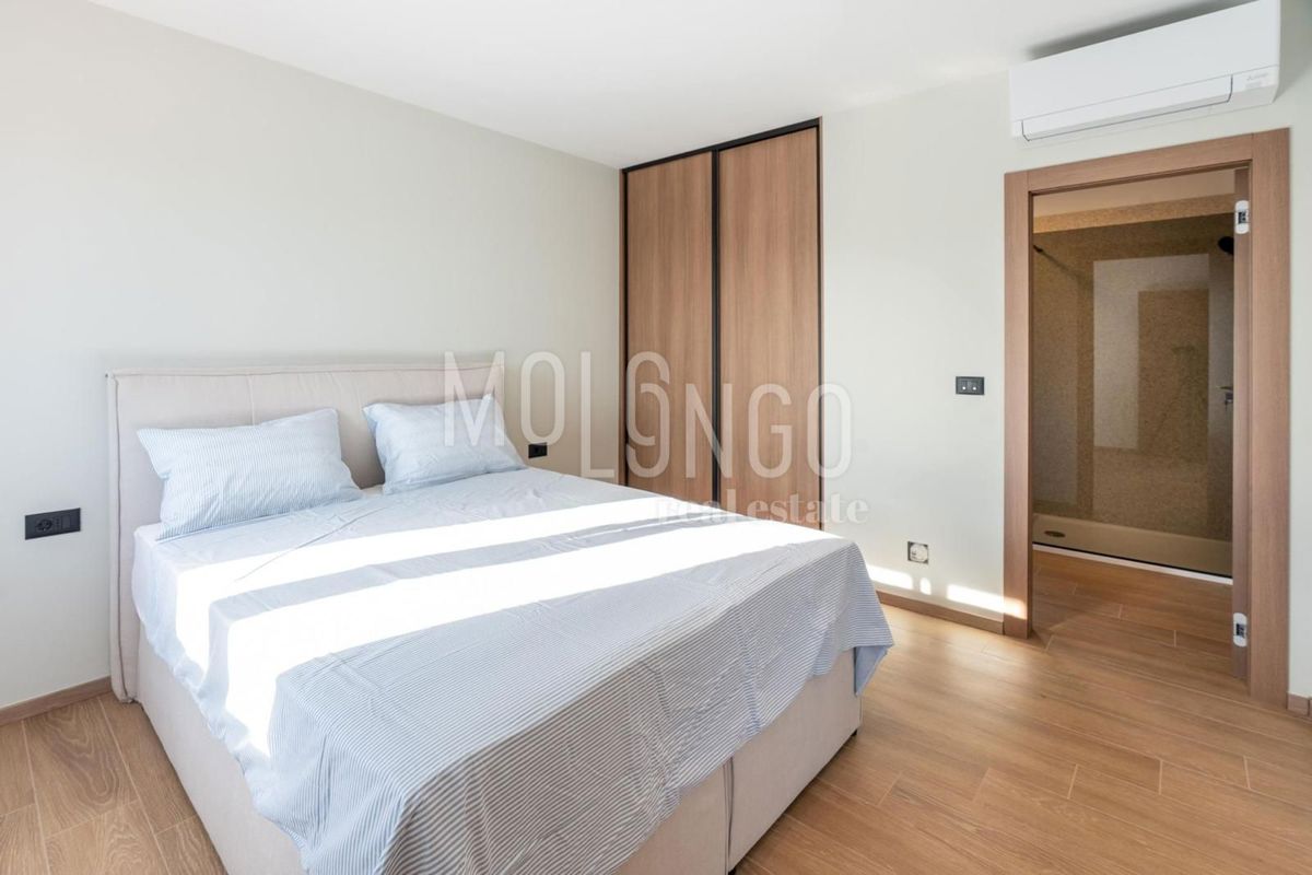 ISTRIA, zona di PARENZO – Casa in pietra di design con piscina e vista mare