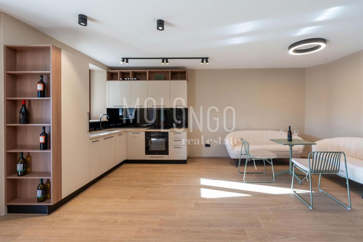 ISTRIA, zona di PARENZO – Casa in pietra di design con piscina e vista mare