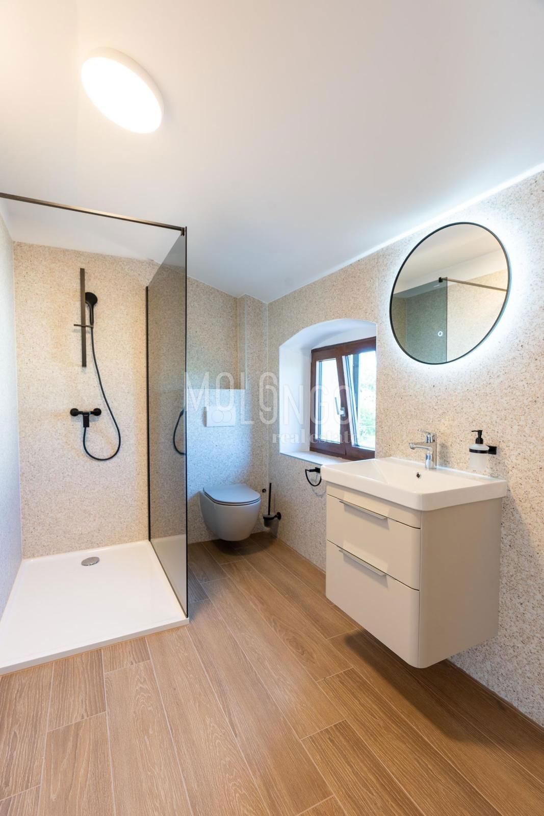 ISTRIA, zona di PARENZO – Casa in pietra di design con piscina e vista mare