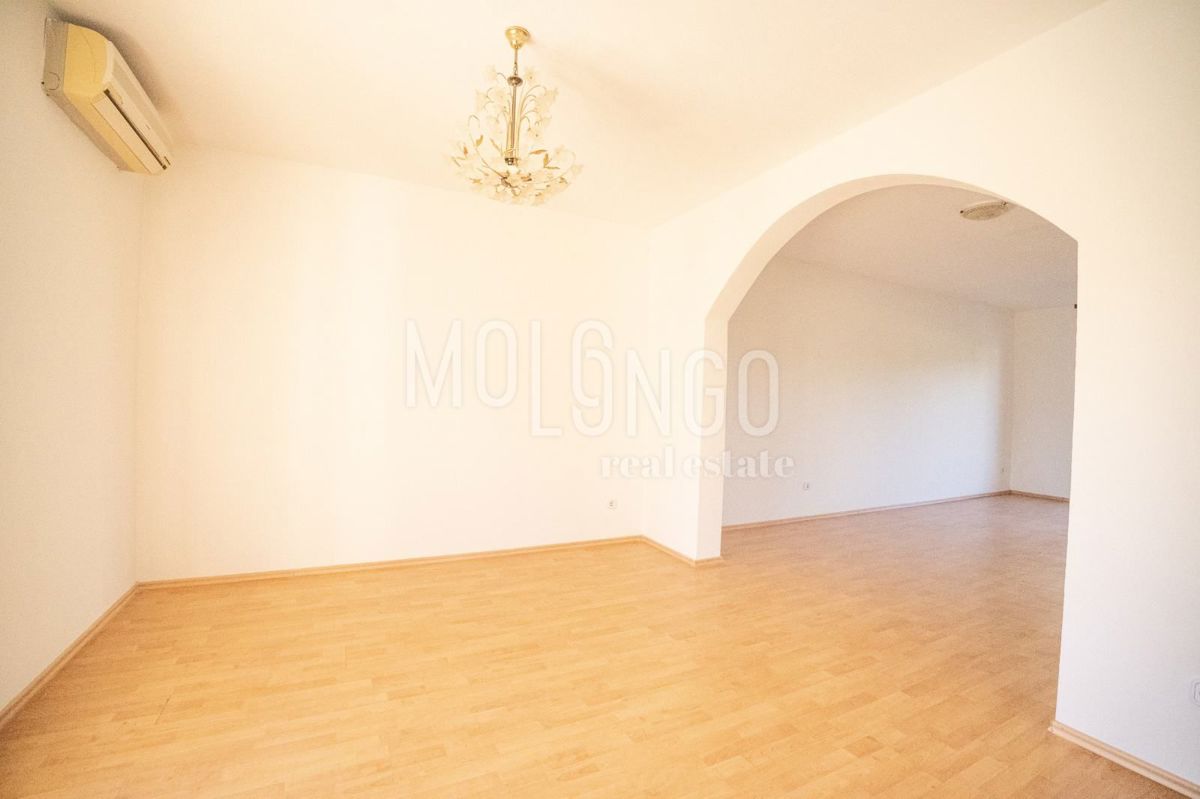 ISTRIA, Parenzo OCCASIONE Casa in un quartiere tranquillo