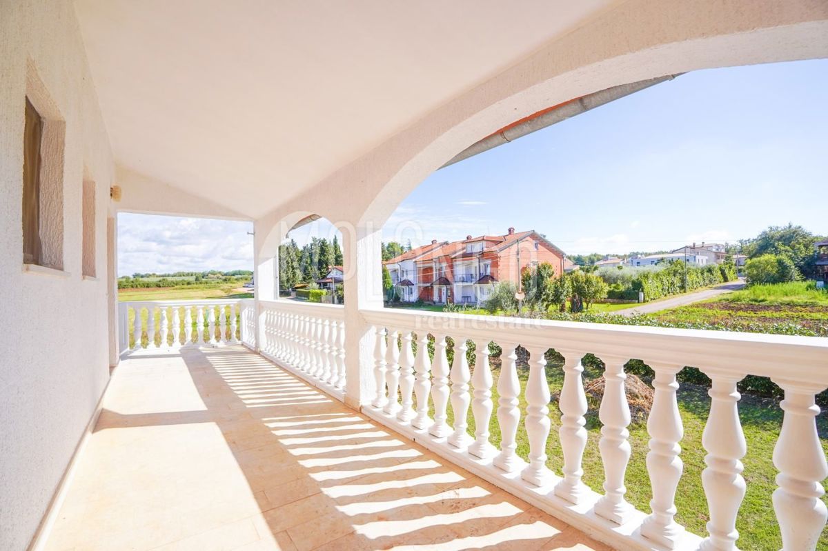 ISTRIA, Parenzo OCCASIONE Casa in un quartiere tranquillo