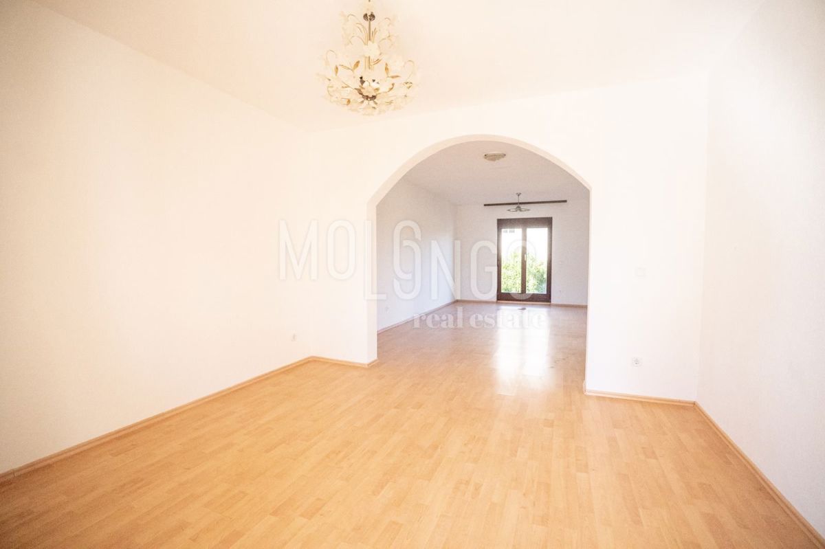 ISTRIA, Parenzo OCCASIONE Casa in un quartiere tranquillo