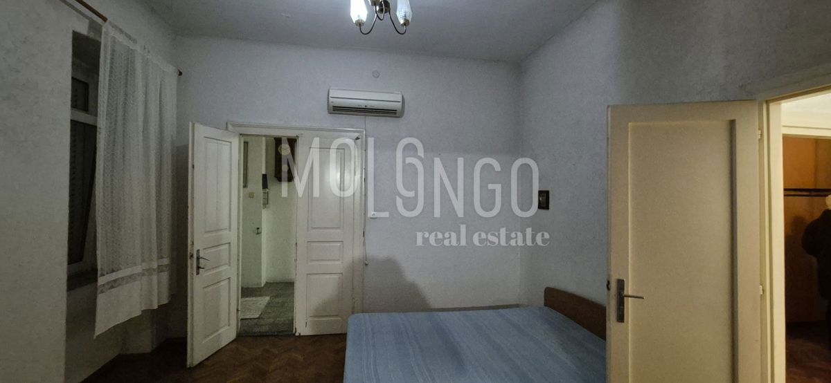 CRIKVENICA, casa bifamiliare vicino al centro città, RIDOTTO!