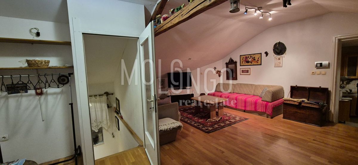 CRIKVENICA, casa bifamiliare vicino al centro città, RIDOTTO!