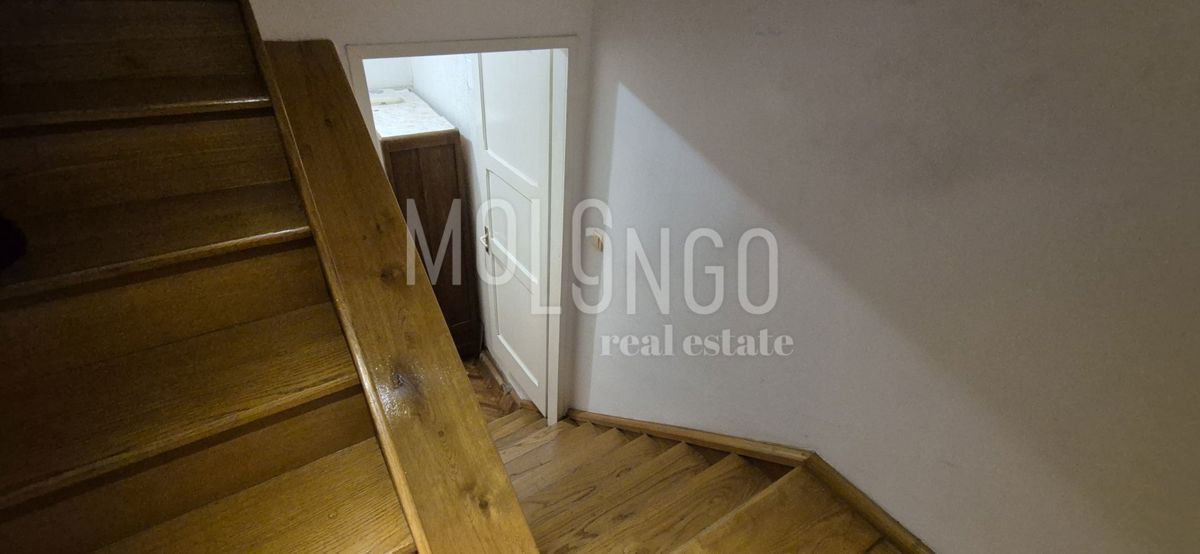 CRIKVENICA, casa bifamiliare vicino al centro città, RIDOTTO!